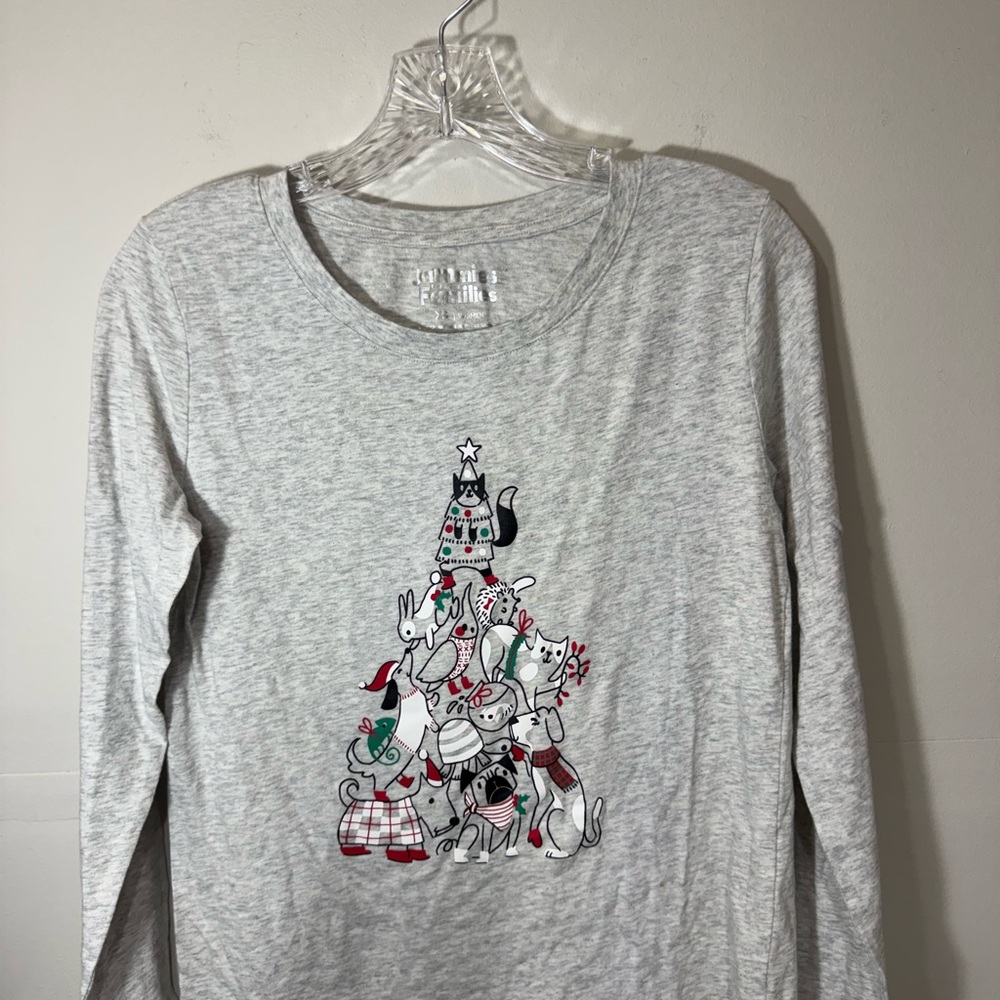 Kohl's Gray Long Sleeve Top and Black Bottoms with Holiday Print